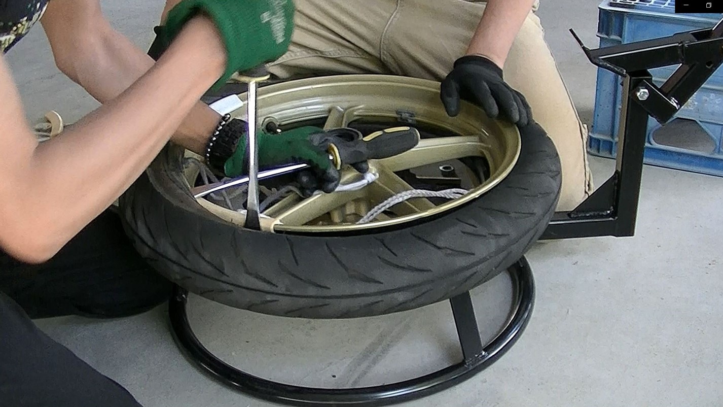 HONDA VTR250絶好調 タイヤバリ溝 VTR250のタイヤ交換を自分でやってみた | 移り気DIY